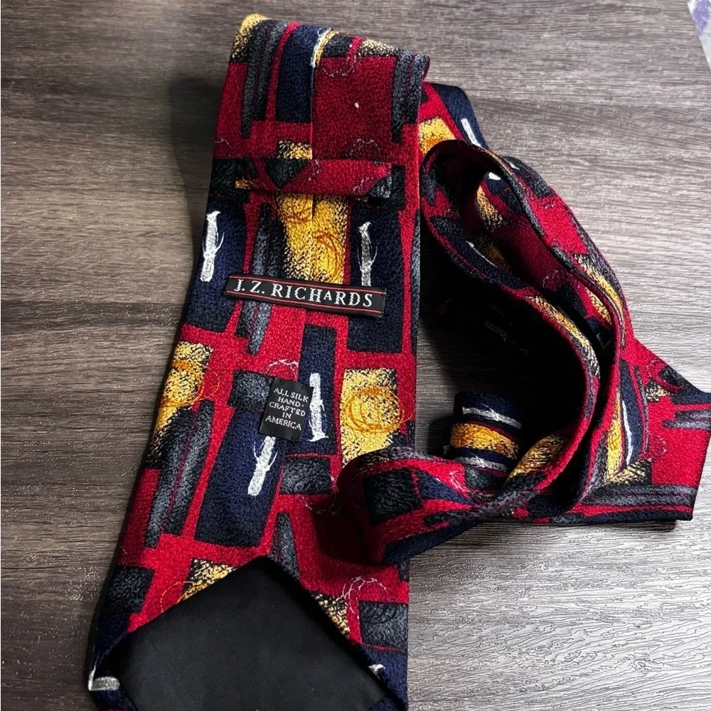 Stylish Red and Black Patterned Tie